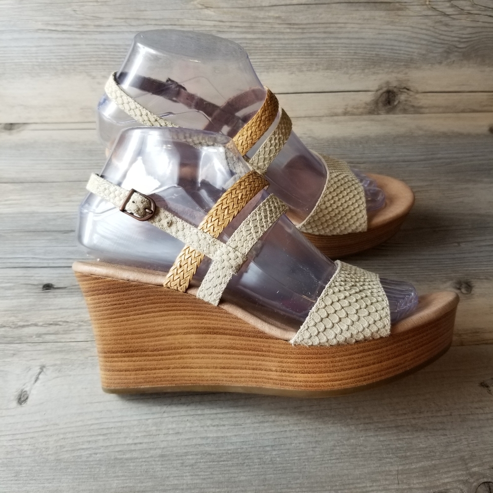 UGG Lira Mar Embossed Leather Wedge Strappy Sandals